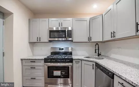 2046 E Stella St, Philadelphia, PA 19134
