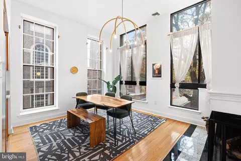 210 Church St #1J, Philadelphia, PA 19106