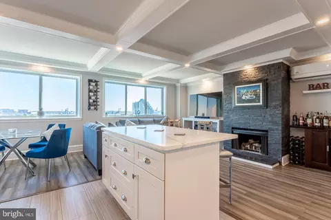 200 10 Lombard St #709, Philadelphia, PA 19147