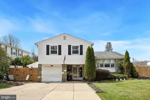 400 00 Woodhaven Rd, Philadelphia, PA 19116
