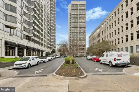 2001 Hamilton St #420, Philadelphia, PA 19130