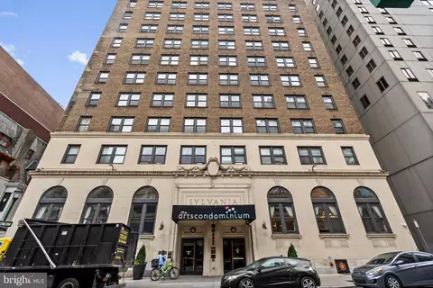 1324 Locust St #203, Philadelphia, PA 19107