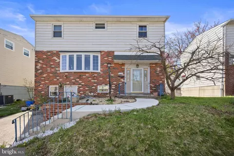 1966 King Arthur Rd, Philadelphia, PA 19116