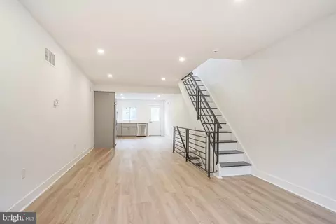 817 Pierce St, Philadelphia, PA 19148