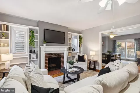 212 Idell St, Philadelphia, PA 19119