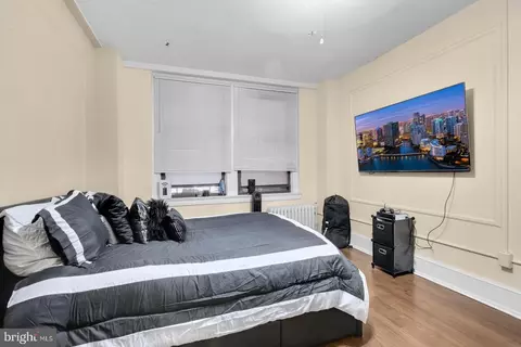 1324 Locust St #420, Philadelphia, PA 19107