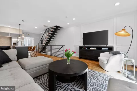 1114 Bainbridge St #B, Philadelphia, PA 19147