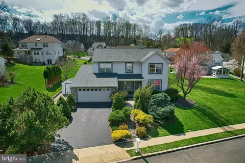 500 Ridgerun Ln, Philadelphia, PA 19111