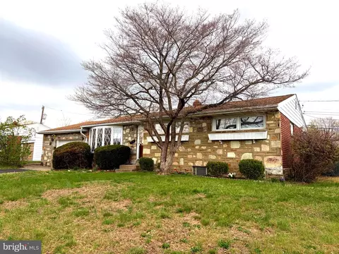 9610 Dedaker St, Philadelphia, PA 19115