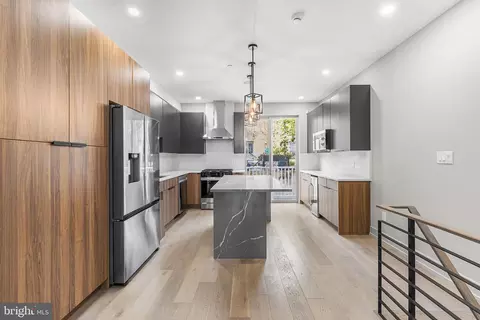 2340 Alter St, Philadelphia, PA 19146