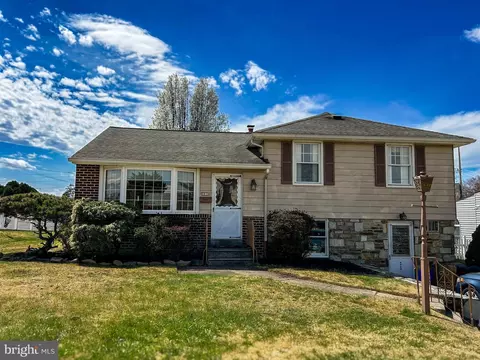 3816 Chalfont Dr, Philadelphia, PA 19154