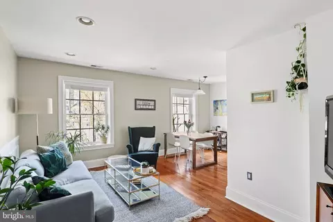 1708 Pine St #4F, Philadelphia, PA 19103