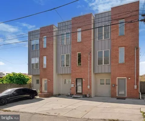4128 Apple St, Philadelphia, PA 19127