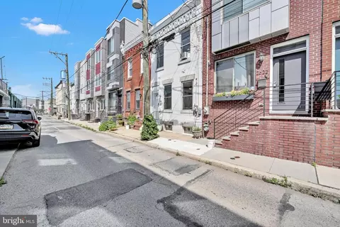 2620 Collins St, Philadelphia, PA 19125