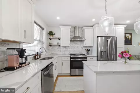 2006 Saint Albans St, Philadelphia, PA 19146