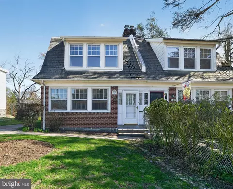 449 Flamingo St, Philadelphia, PA 19128