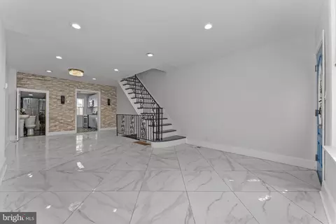 355 Tree St, Philadelphia, PA 19148
