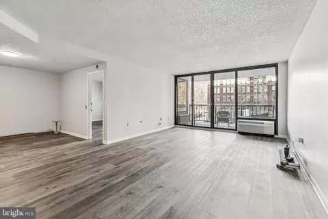 241 S 6th St #304F, Philadelphia, PA 19106