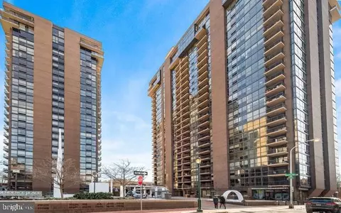 241 S 6th St #408, Philadelphia, PA 19106
