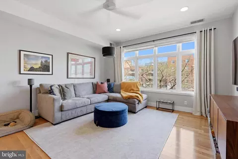 112 Market St #3, Philadelphia, PA 19106