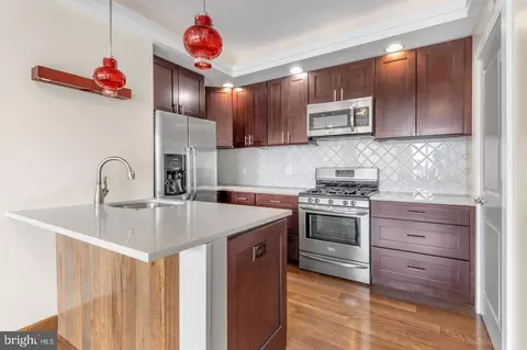 1241 00 Buttonwood St #4C, Philadelphia, PA 19123