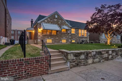 2113 Emerson St, Philadelphia, PA 19152