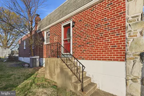 7039 Crease Ln, Philadelphia, PA 19128