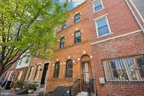 736 Carpenter St, Philadelphia, PA 19147