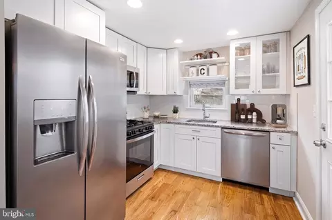 727 Mcclellan St, Philadelphia, PA 19148