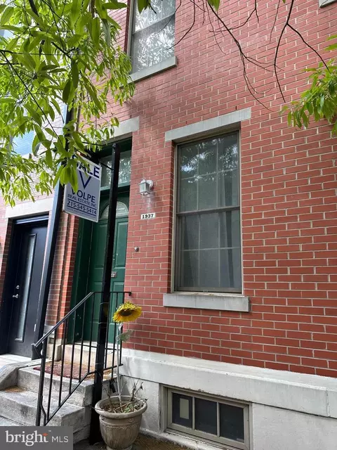 1937 Bainbridge St, Philadelphia, PA 19146