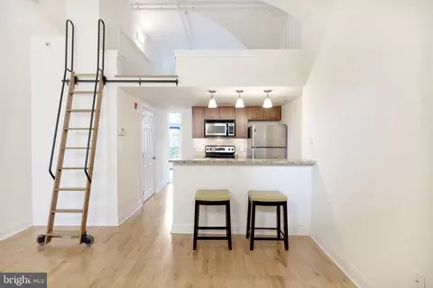 1 Academy Cir #204, Philadelphia, PA 19146
