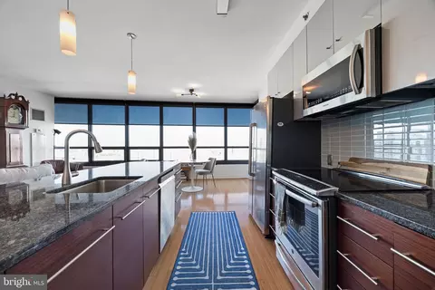 2101 Market St #2001, Philadelphia, PA 19103