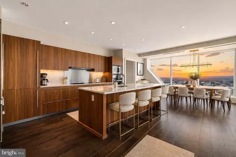 50 S 16th St #5501, Philadelphia, PA 19102