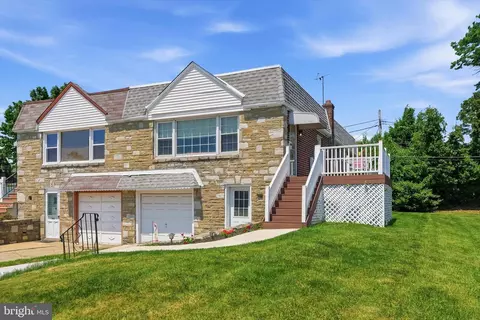 9968 Woodfern Rd, Philadelphia, PA 19115