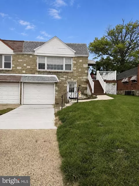 9968 Woodfern Rd, Philadelphia, PA 19115
