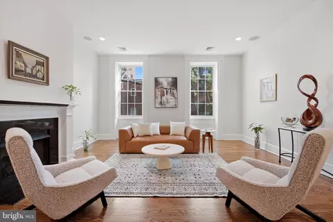 915 Clinton St #203, Philadelphia, PA 19107