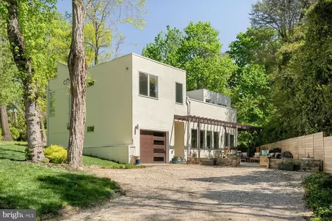 7621 Saint Martins Ln, Philadelphia, PA 19118