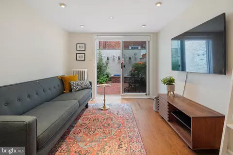 143 Fitzwater St, Philadelphia, PA 19147
