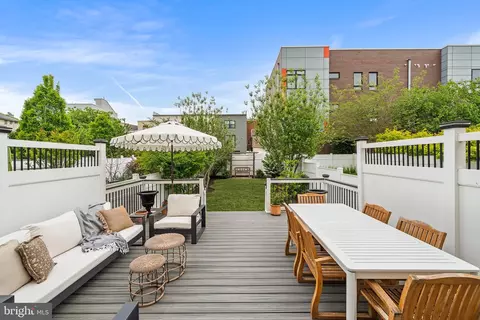 517 Carpenter St, Philadelphia, PA 19147