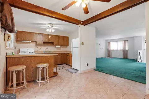 12248 Sweet Briar Rd, Philadelphia, PA 19154