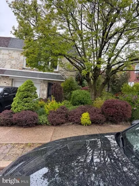 795 Hill Rd, Philadelphia, PA 19128