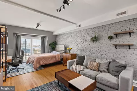 50 N 56 N Front St #503, Philadelphia, PA 19106