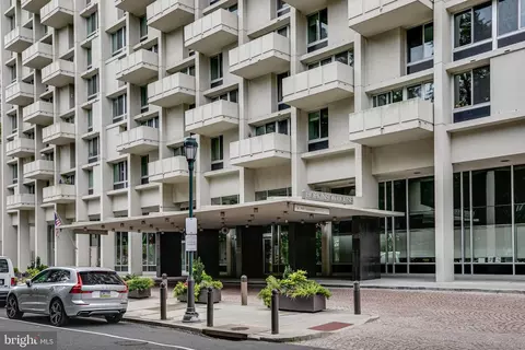 604 S Washington Sq #3105, Philadelphia, PA 19106
