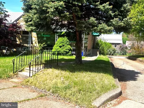 7382 Shelbourne St, Philadelphia, PA 19111