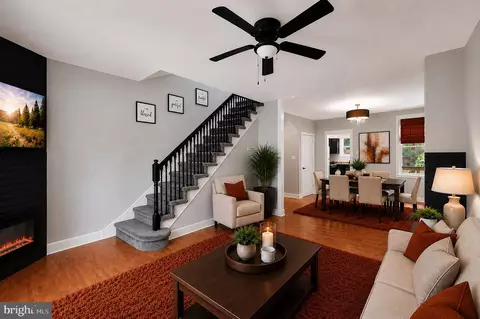 Entry Way - 427 E Sharpnack St, Philadelphia, PA 19119 photo 2 of 7