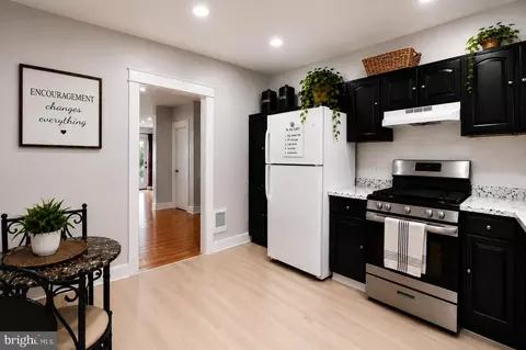 Entry Way - 427 E Sharpnack St, Philadelphia, PA 19119 photo 3 of 7