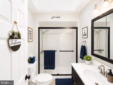 Bath - 427 E Sharpnack St, Philadelphia, PA 19119 photo 1 of 1