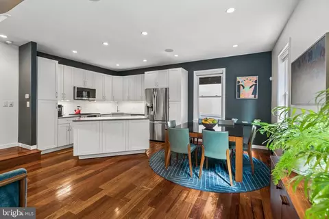 811 S 20th St #B, Philadelphia, PA 19146