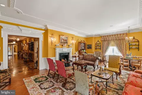 237 S 47 S 18th St #4B, Philadelphia, PA 19103