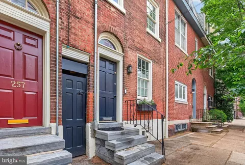 255 Queen St, Philadelphia, PA 19147